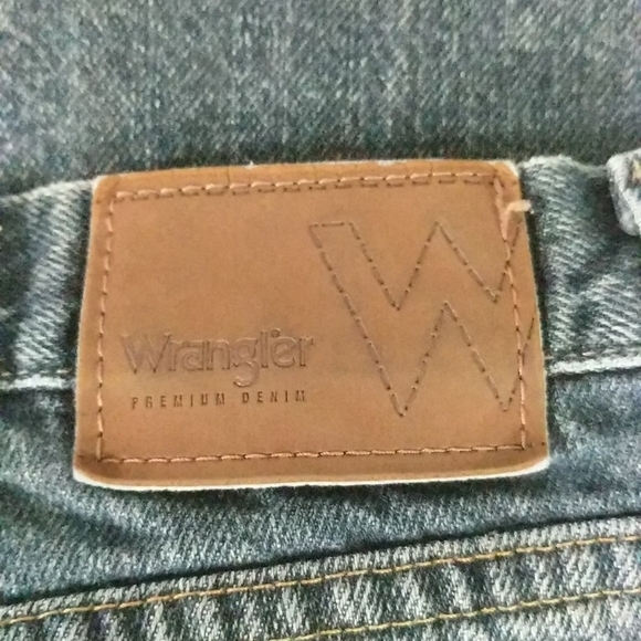 Wrangler Regular Fit Straight Leg Medium Wash Men's Jeans - size 34 x 30 - Picture 8 of 8